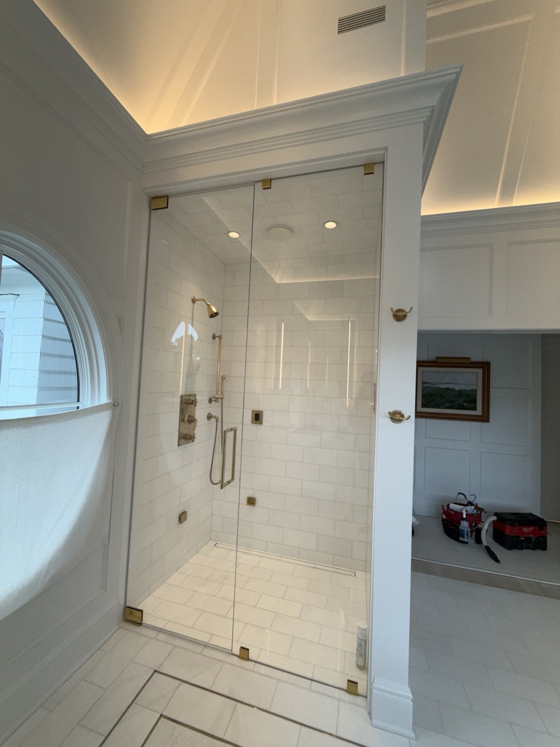 Frameless Shower — Minimal hardware detailing